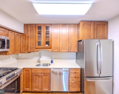 755 Fairview Avenue - Photo Thumbnail 4