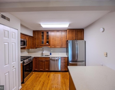 755 Fairview Avenue - Photo Thumbnail 6