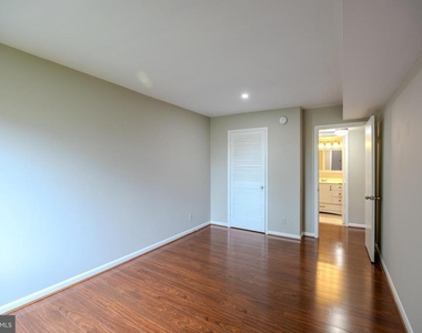 755 Fairview Avenue - Photo Thumbnail 9
