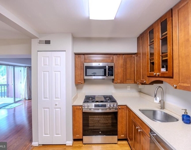 755 Fairview Avenue - Photo Thumbnail 5