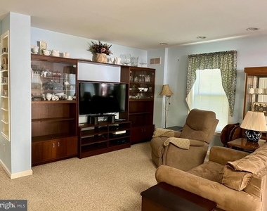 870 Broadfield Dr - Photo Thumbnail 3