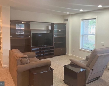 870 Broadfield Dr - Photo Thumbnail 10
