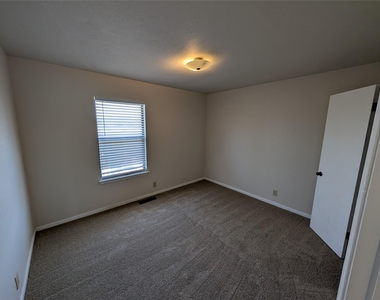 7800 Northcrest Blvd - Photo Thumbnail 16