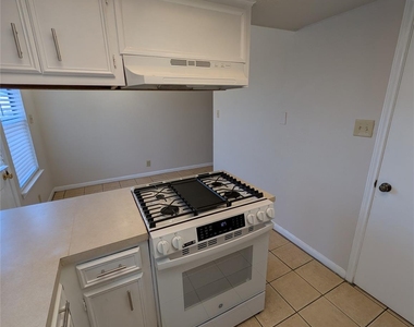 7800 Northcrest Blvd - Photo Thumbnail 10