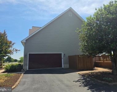 109 Masters Lane - Photo Thumbnail 4