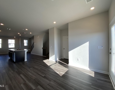 706 Gimari Drive - Photo Thumbnail 6
