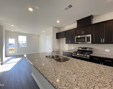 706 Gimari Drive - Photo Thumbnail 4
