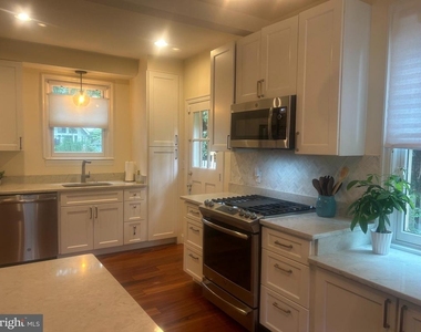 4825 Butterworth Place Nw - Photo Thumbnail 3