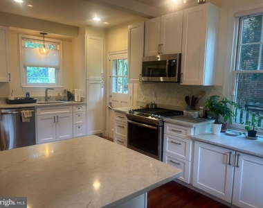 4825 Butterworth Place Nw - Photo Thumbnail 4