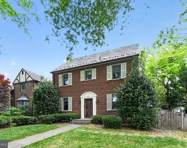 4825 Butterworth Place Nw - Photo Thumbnail 2
