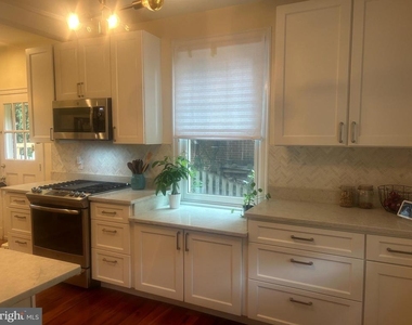 4825 Butterworth Place Nw - Photo Thumbnail 5