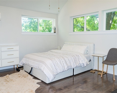 2714 E 3rd St - Photo Thumbnail 9