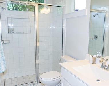 2714 E 3rd St - Photo Thumbnail 6