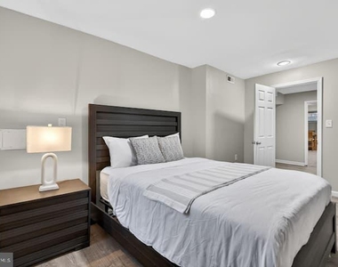 1119 Montello Avenue Ne - Photo Thumbnail 11