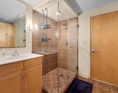 711 W 26th St - Photo Thumbnail 5