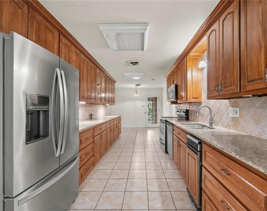 700 Shanklin Rd - Photo Thumbnail 23