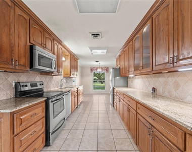 700 Shanklin Rd - Photo Thumbnail 25