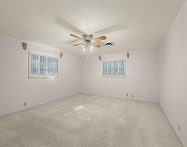 700 Shanklin Rd - Photo Thumbnail 10
