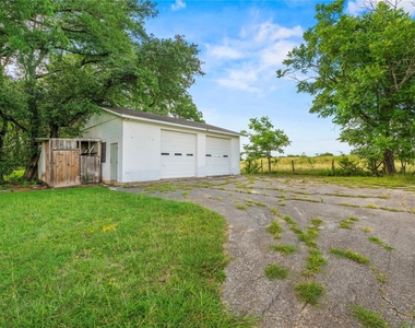 700 Shanklin Rd - Photo Thumbnail 35