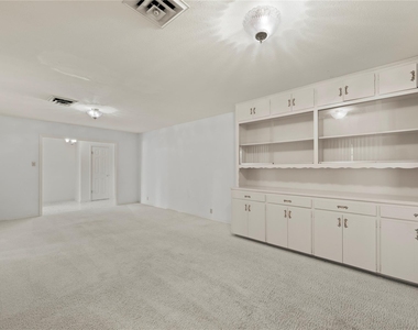 700 Shanklin Rd - Photo Thumbnail 29
