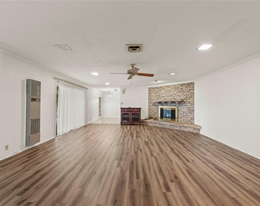 700 Shanklin Rd - Photo Thumbnail 27