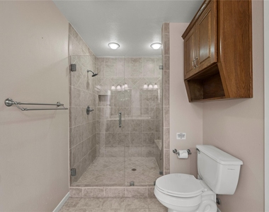 700 Shanklin Rd - Photo Thumbnail 20