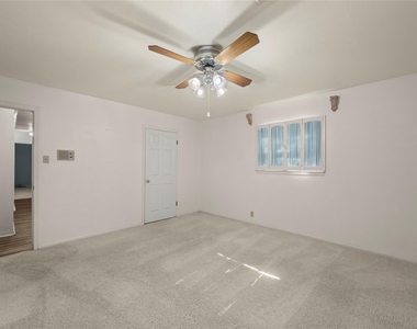 700 Shanklin Rd - Photo Thumbnail 11