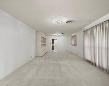 700 Shanklin Rd - Photo Thumbnail 28