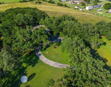 700 Shanklin Rd - Photo Thumbnail 2