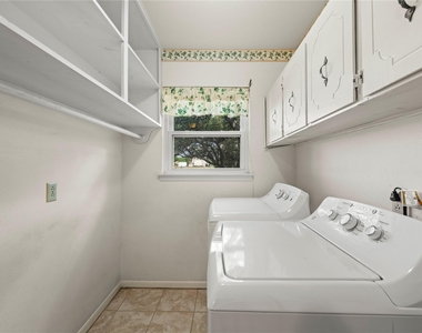 700 Shanklin Rd - Photo Thumbnail 16