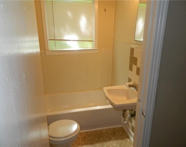 4501 Lareina Dr - Photo Thumbnail 8