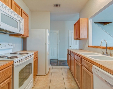 126 Sandstone Dr - Photo Thumbnail 18