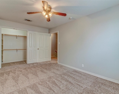 126 Sandstone Dr - Photo Thumbnail 8