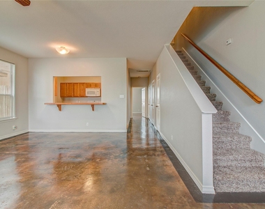 126 Sandstone Dr - Photo Thumbnail 6