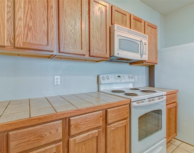 126 Sandstone Dr - Photo Thumbnail 13