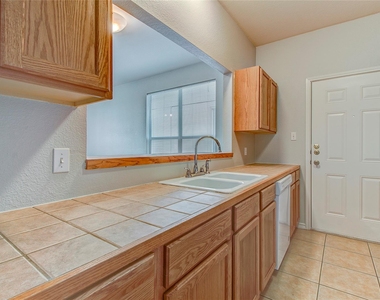 126 Sandstone Dr - Photo Thumbnail 10