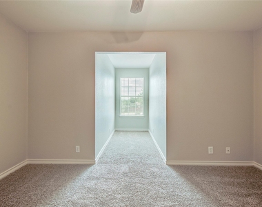 126 Sandstone Dr - Photo Thumbnail 5