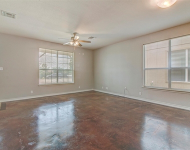 126 Sandstone Dr - Photo Thumbnail 12