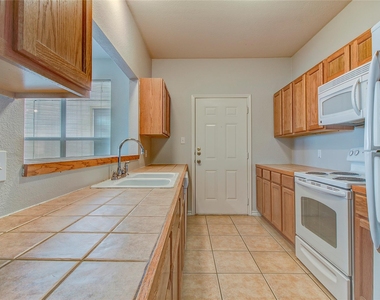 126 Sandstone Dr - Photo Thumbnail 9