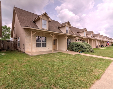 126 Sandstone Dr - Photo Thumbnail 1