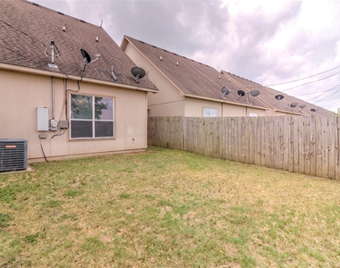 126 Sandstone Dr - Photo Thumbnail 4