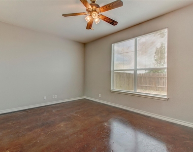 126 Sandstone Dr - Photo Thumbnail 23