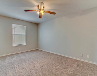 126 Sandstone Dr - Photo Thumbnail 20