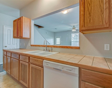 126 Sandstone Dr - Photo Thumbnail 16