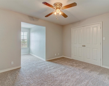 126 Sandstone Dr - Photo Thumbnail 17