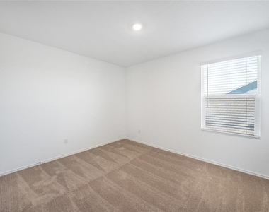 1131 Largemouth Ln - Photo Thumbnail 8
