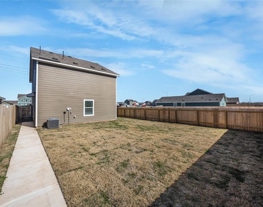 1131 Largemouth Ln - Photo Thumbnail 14