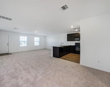 1131 Largemouth Ln - Photo Thumbnail 4