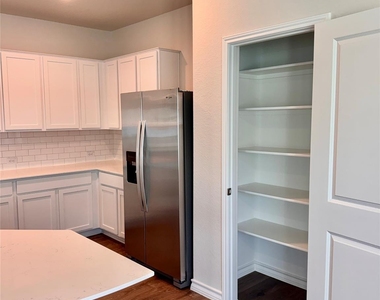 204 Steele Harbor St - Photo Thumbnail 18