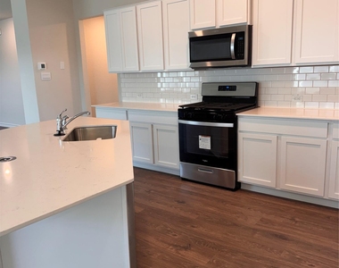 204 Steele Harbor St - Photo Thumbnail 19